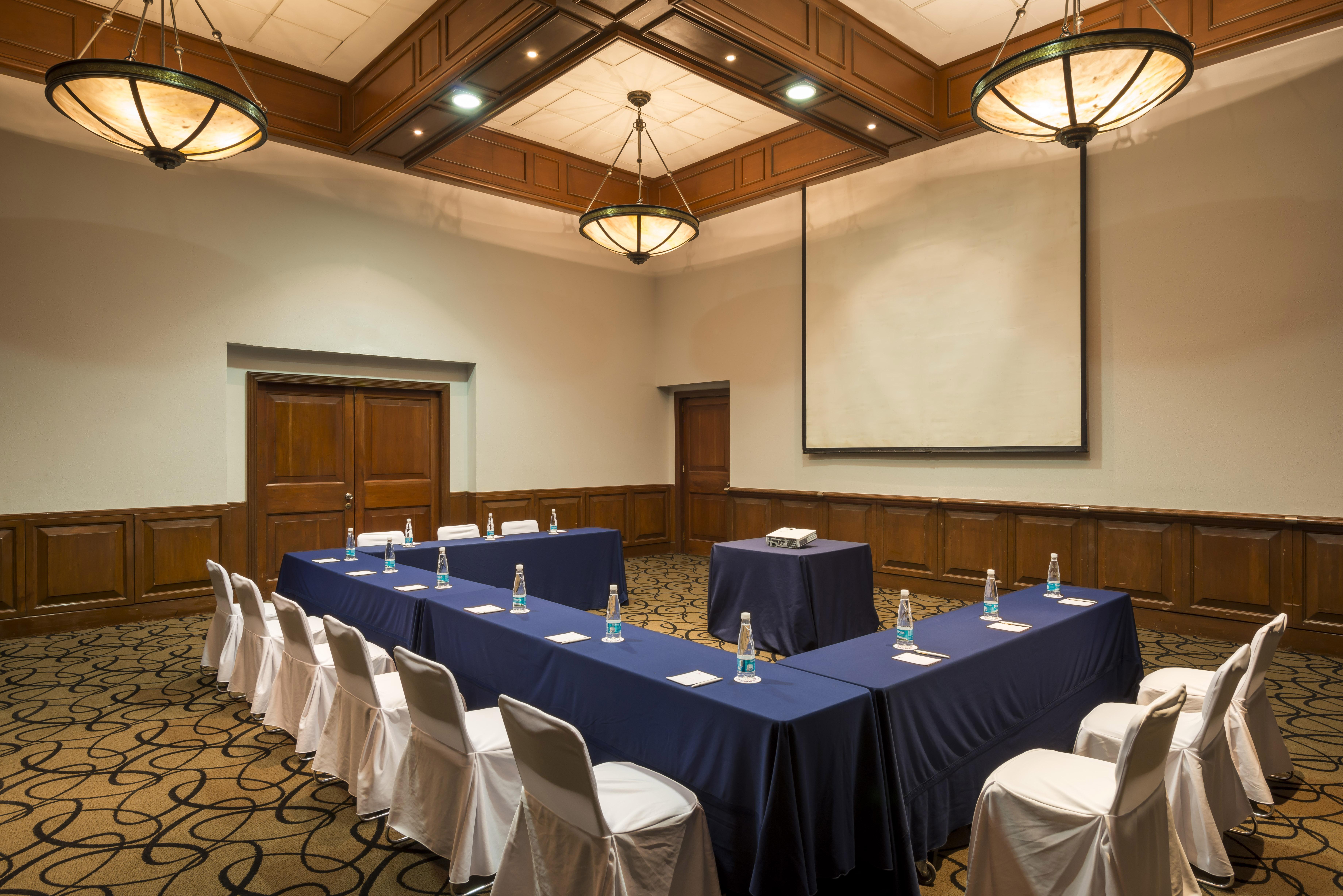 Hotel Camino Real Puebla Angelopolis Extérieur photo A meeting room at the Sheraton Club Resort