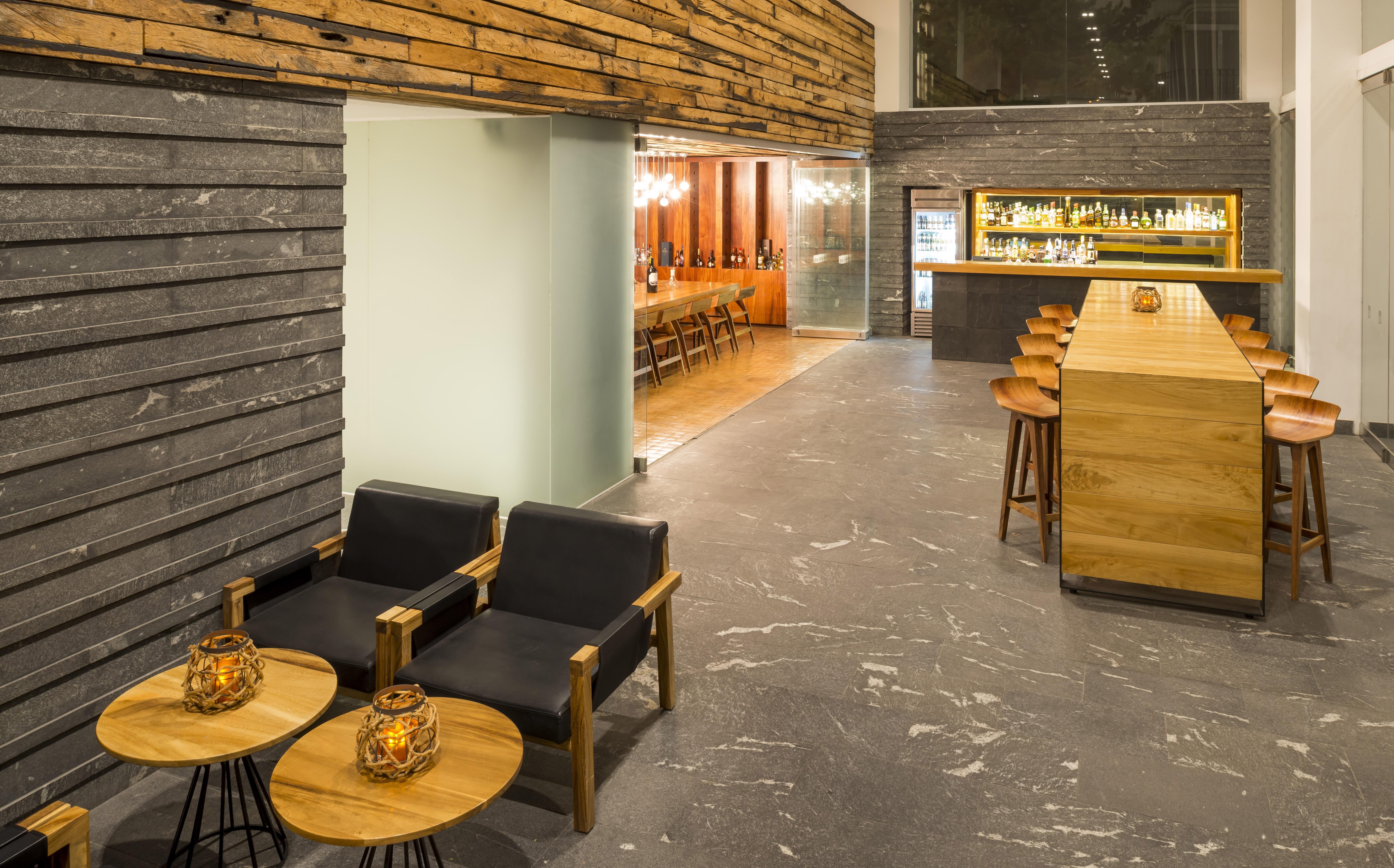 Hotel Camino Real Puebla Angelopolis Extérieur photo The lounge at the airport