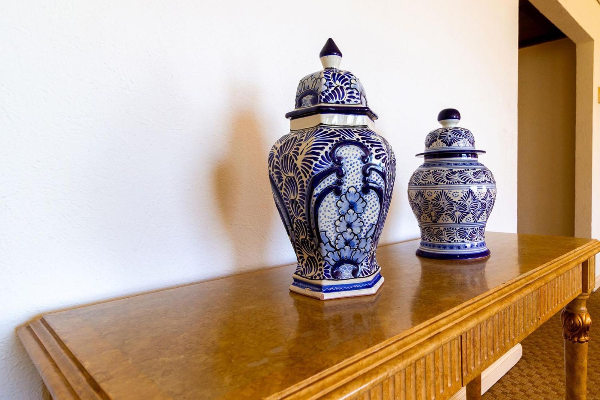 Hotel Camino Real Puebla Angelopolis Extérieur photo Two ginger jars