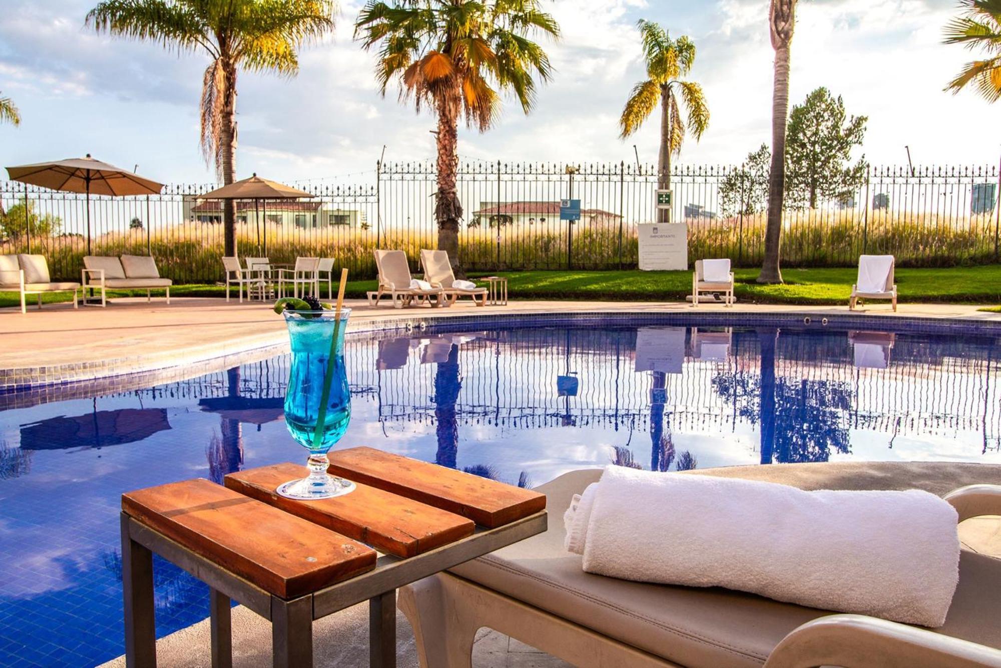 Hotel Camino Real Puebla Angelopolis Extérieur photo The pool at the hotel